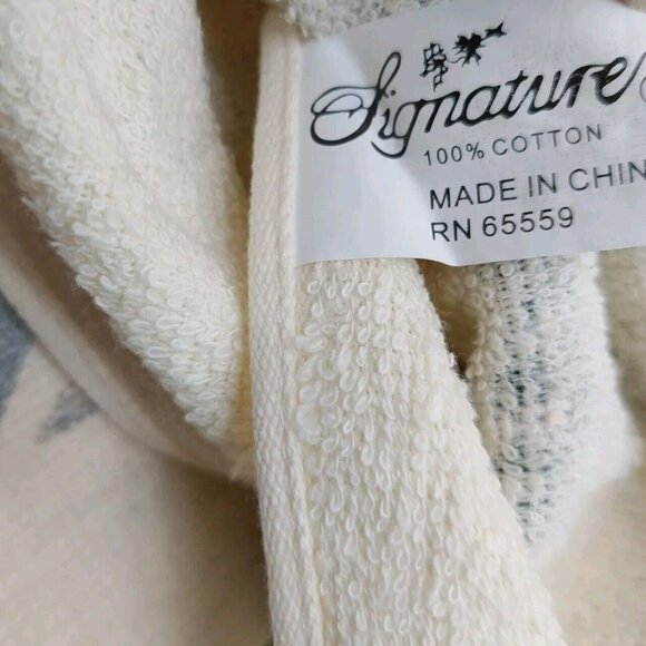 Signature Christmas 5 Piece Kitchen Set 2 Towels & Potholders 1 Mitt Poinsettia - Picture 4 of 5